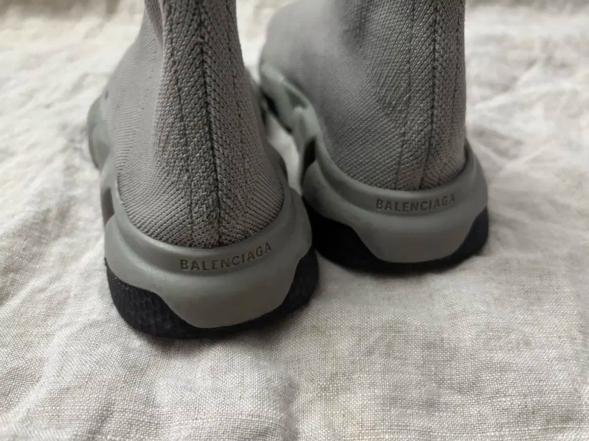 ランナー グレー