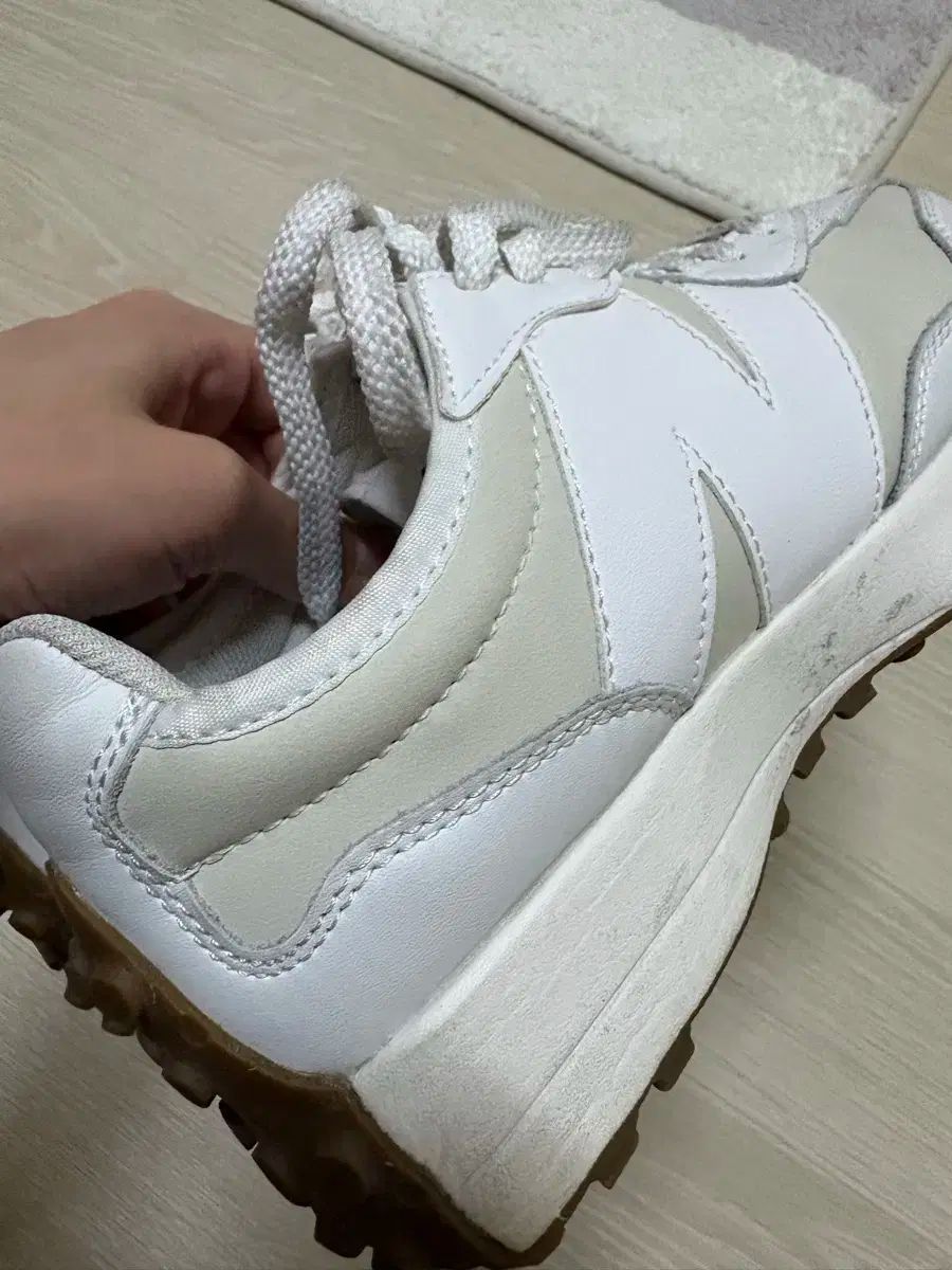 ニューバランス 327