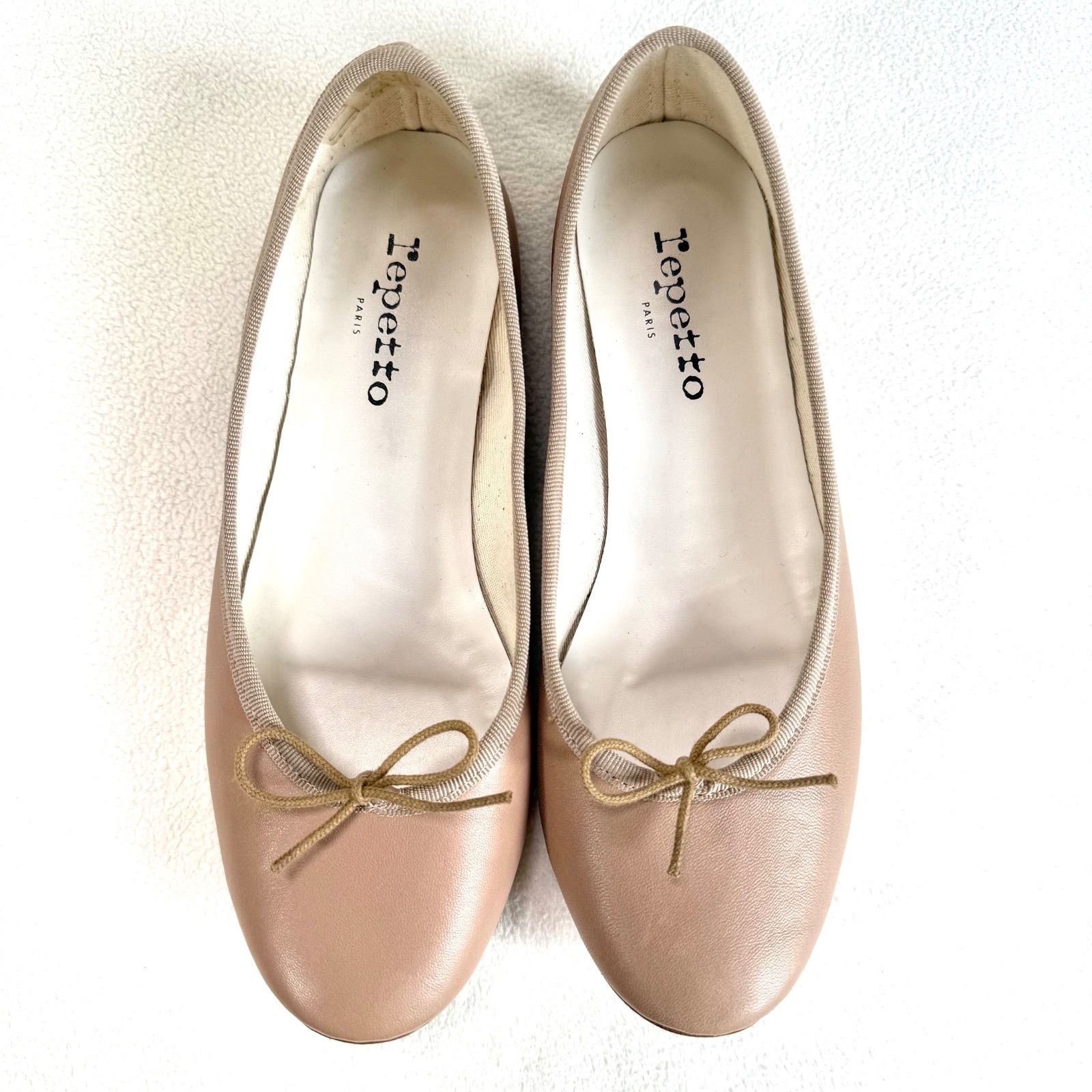 美品✨レペット フラット バレリーナ エナメル クリーム ベージュ 美品✨レペット フラット バレリーナ エナメル クリーム ベージュ