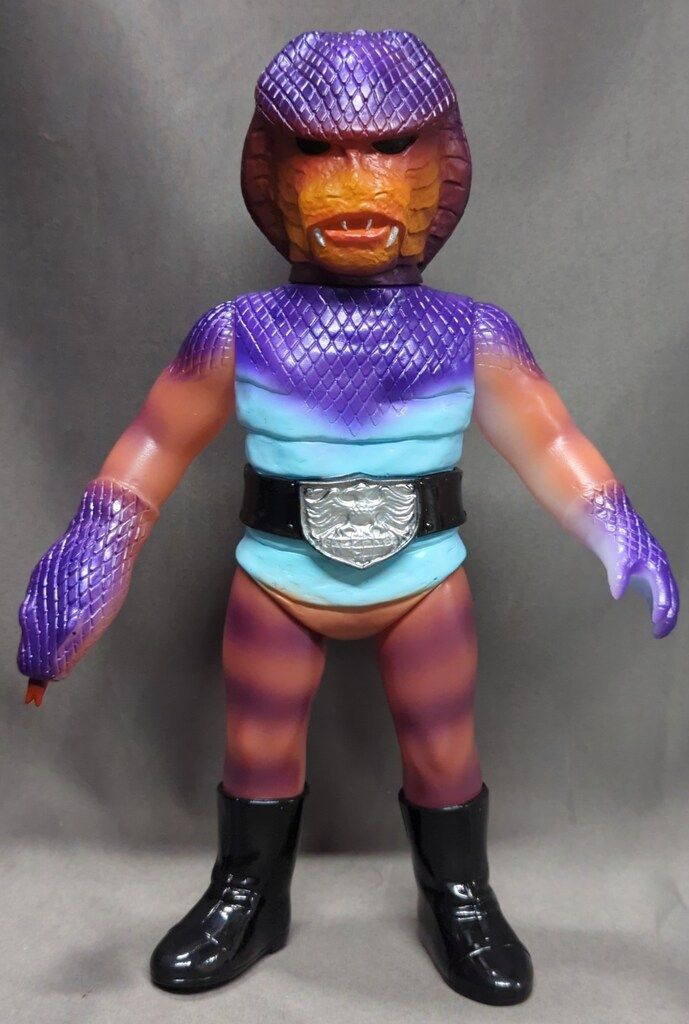 メディコム・トイ 東映レトロソフビコレクション コブラ男(新色蓄光)+