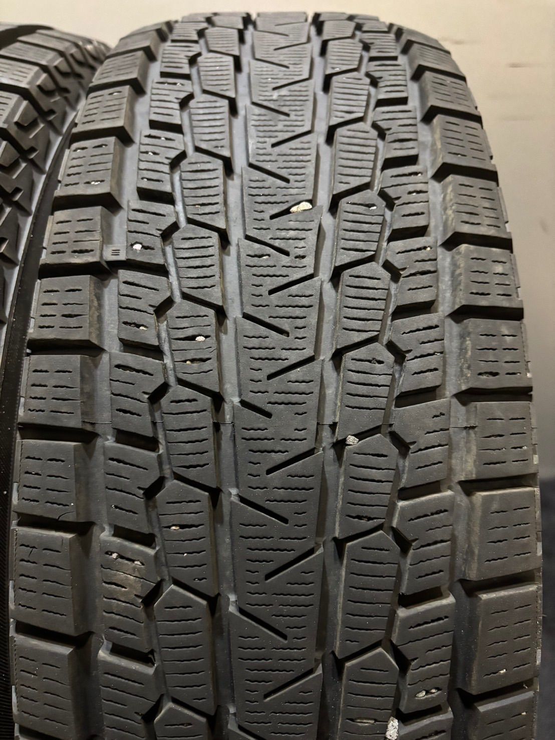 205 70 R 15 ice GUARD G 075 20年製 スタッドレス 4本 ヨコハマ アイスガード ジムニー シエラ 4 K 523