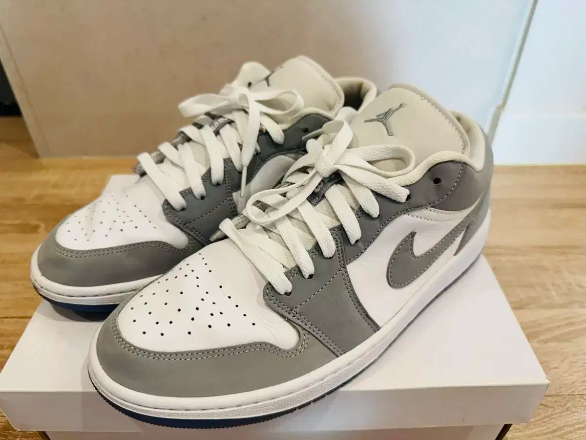 W 285 ジョーダン 1 ロー 白 ウルフ グレー