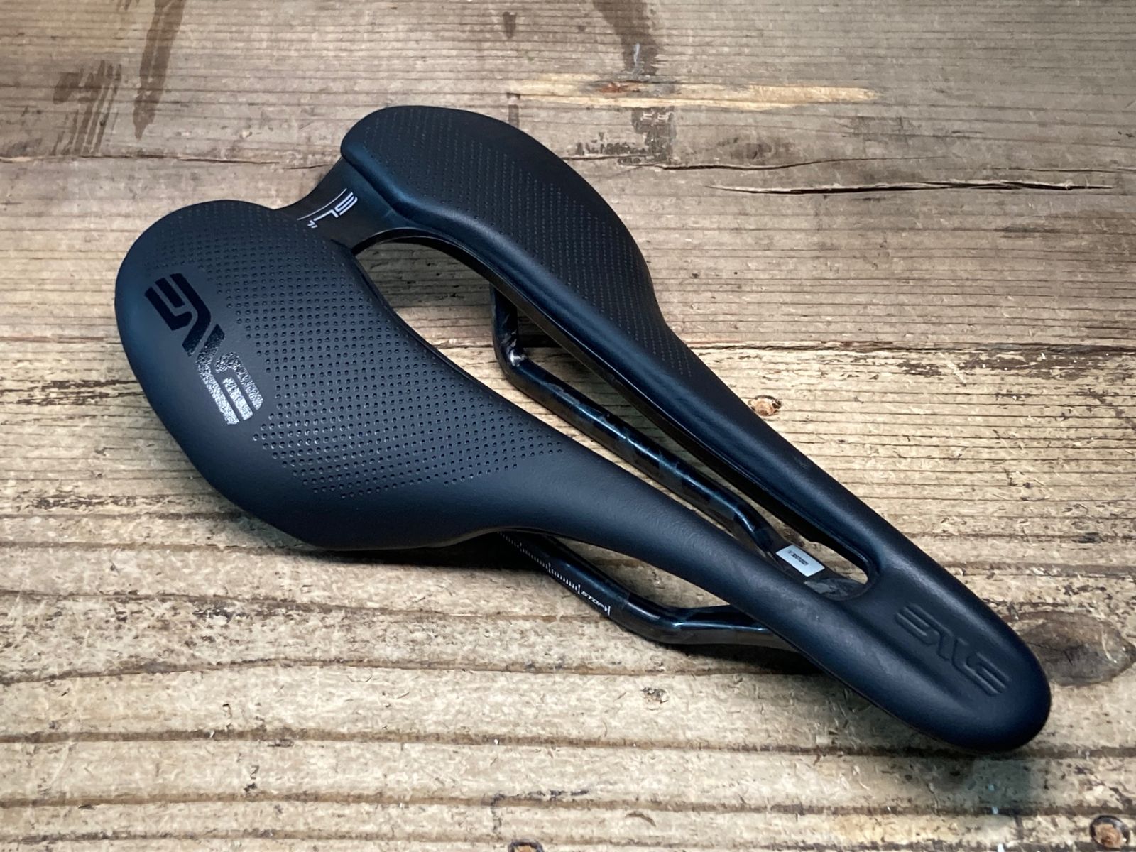 JK940 エンヴィ ENVE SADDLE selle ITALIA SLR BST CB サドル 黒 カーボンレール 145mm