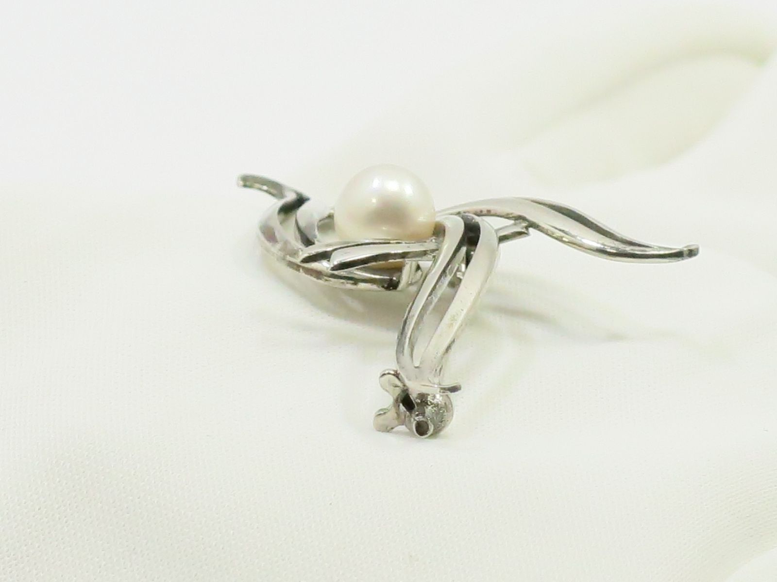 ミキモト ブローチ