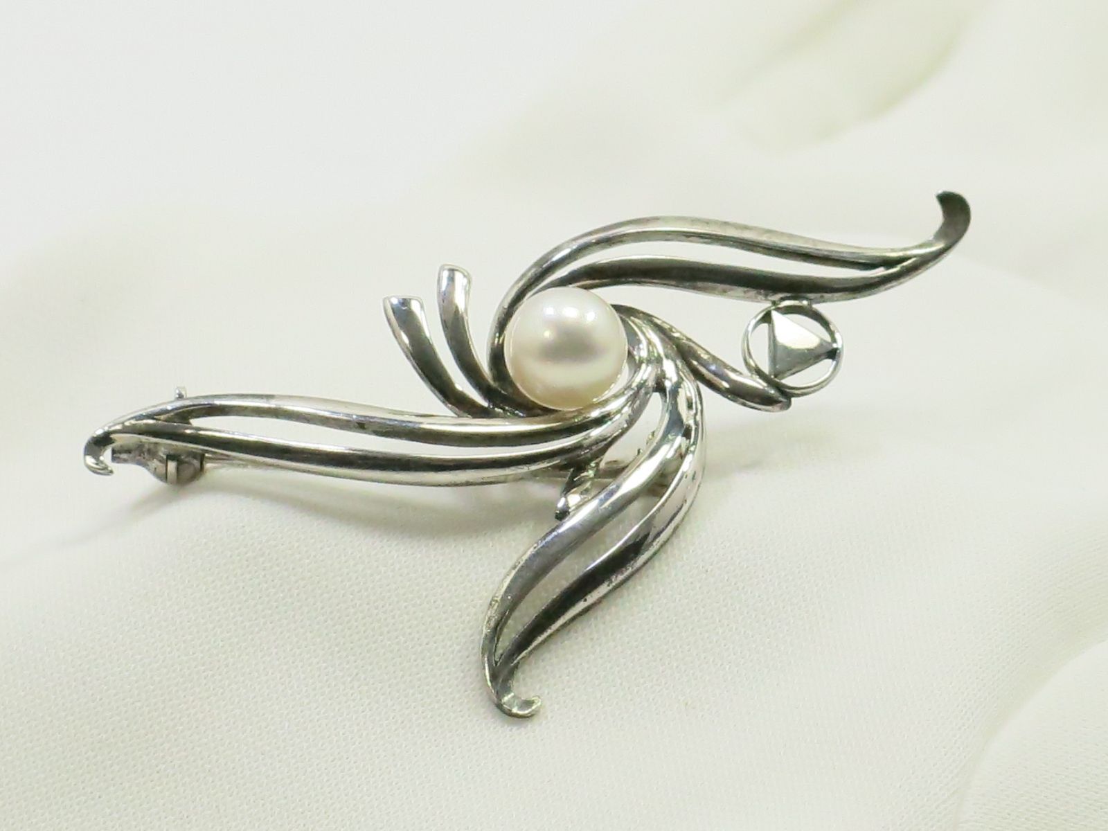 ミキモト ブローチ シルバー台座 1P 7mm アコヤ真珠 MIKIMOTO 18708210