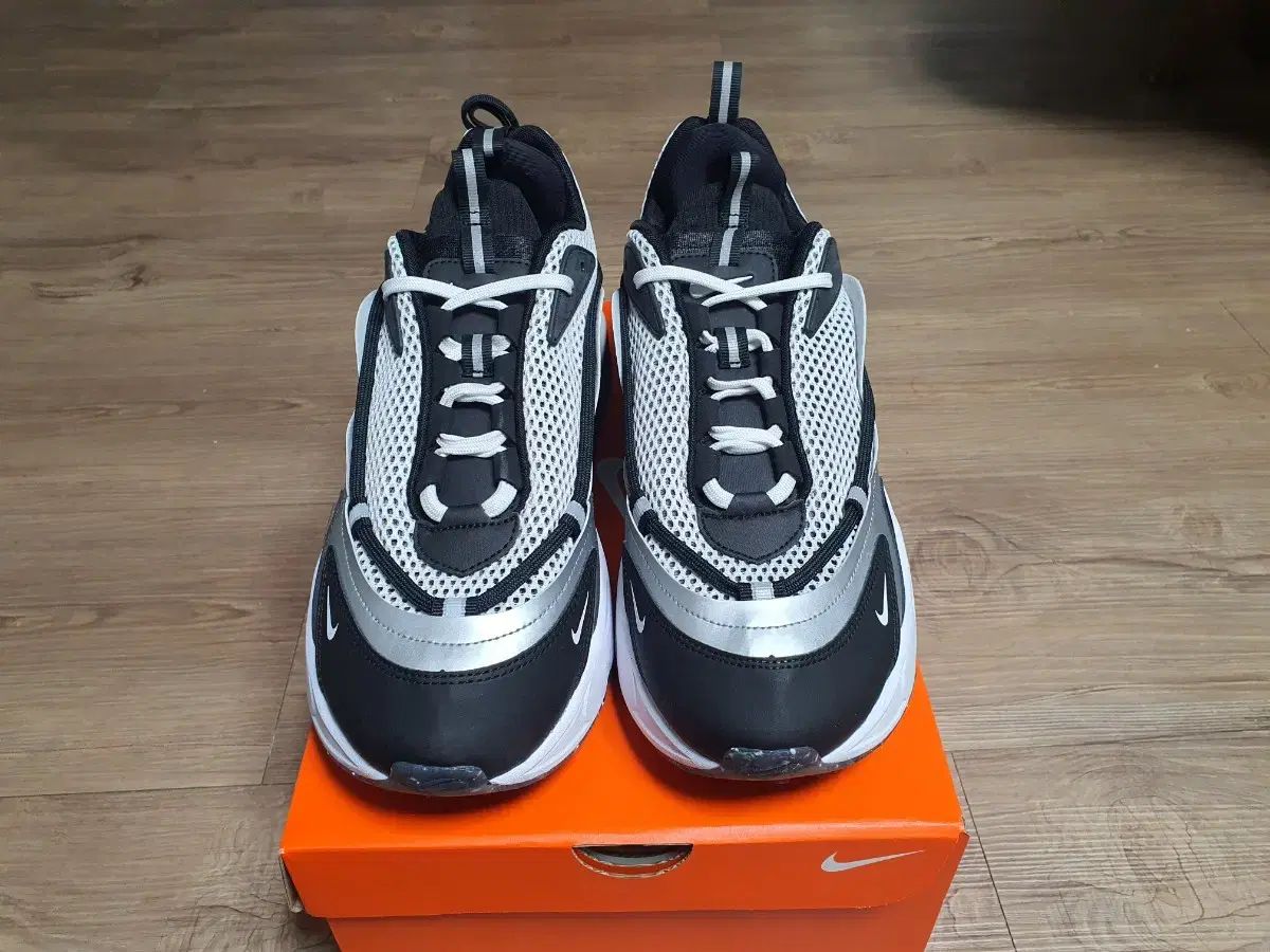 NIKE フューリー オブ ライ 285