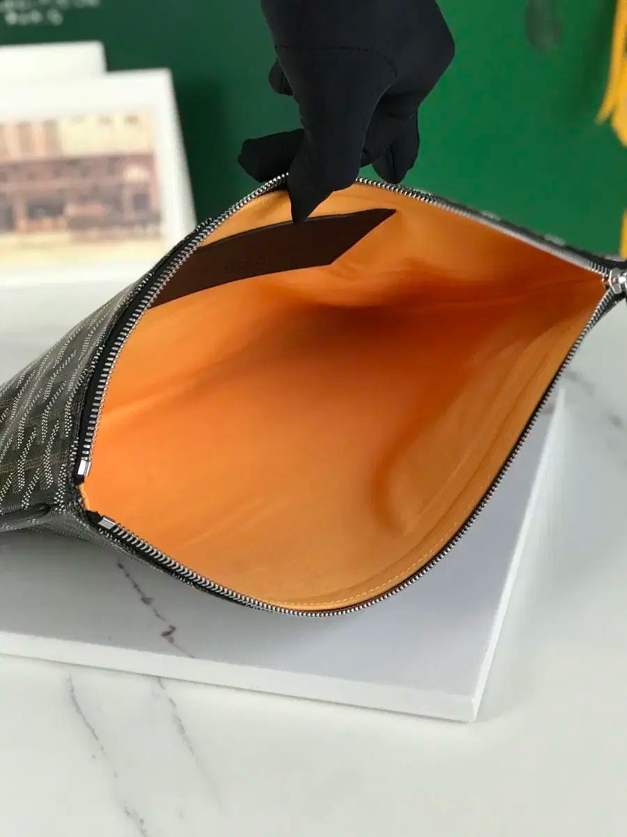 クラッチバッグ