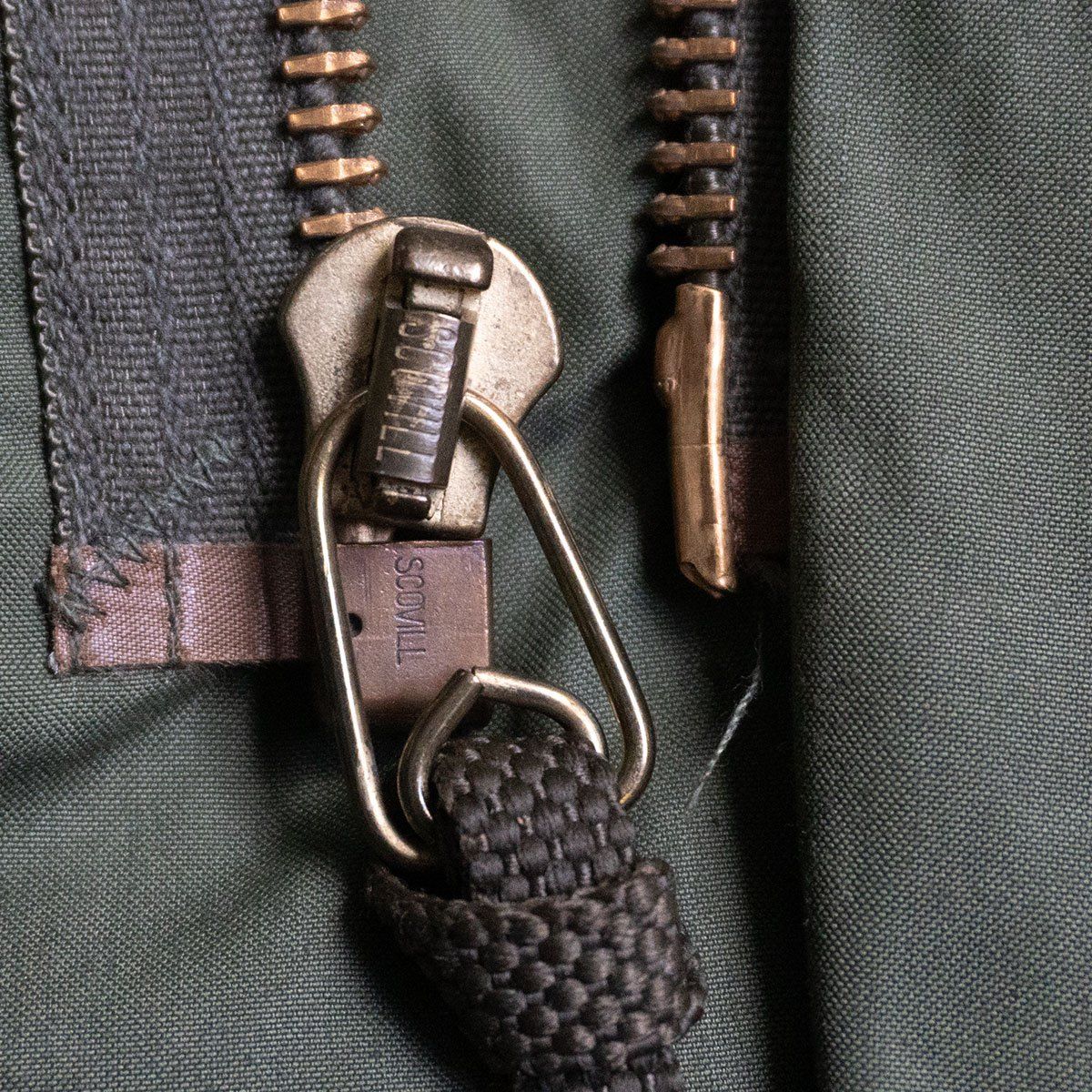 フィッシュテール パーカ