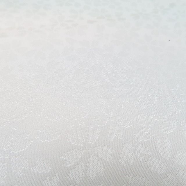 着姿に満開の桜を忍ばせて 長襦袢