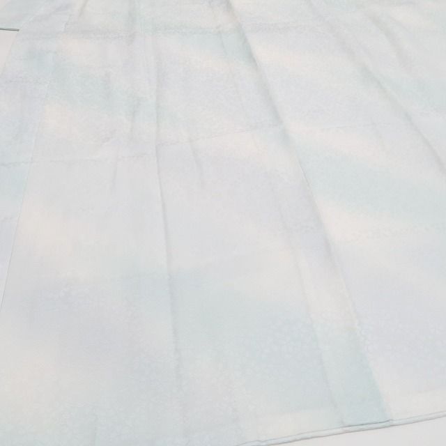 着姿に満開の桜を忍ばせて 長襦袢