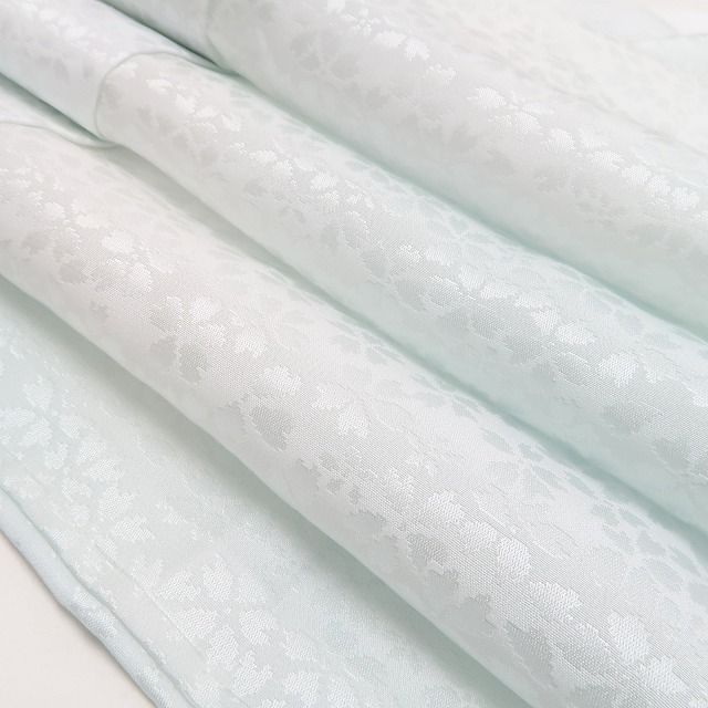 着姿に満開の桜を忍ばせて 長襦袢