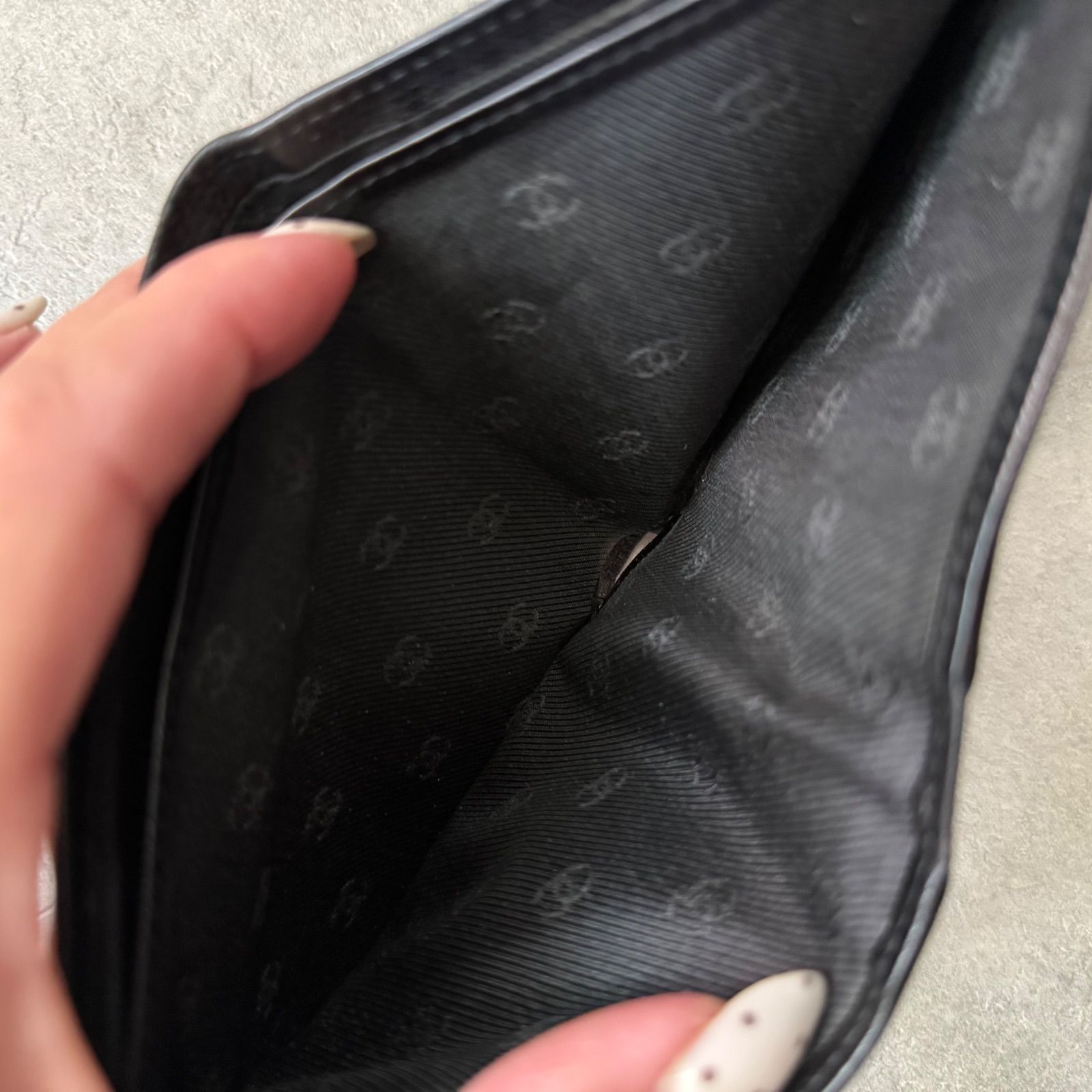 レザー ブラック