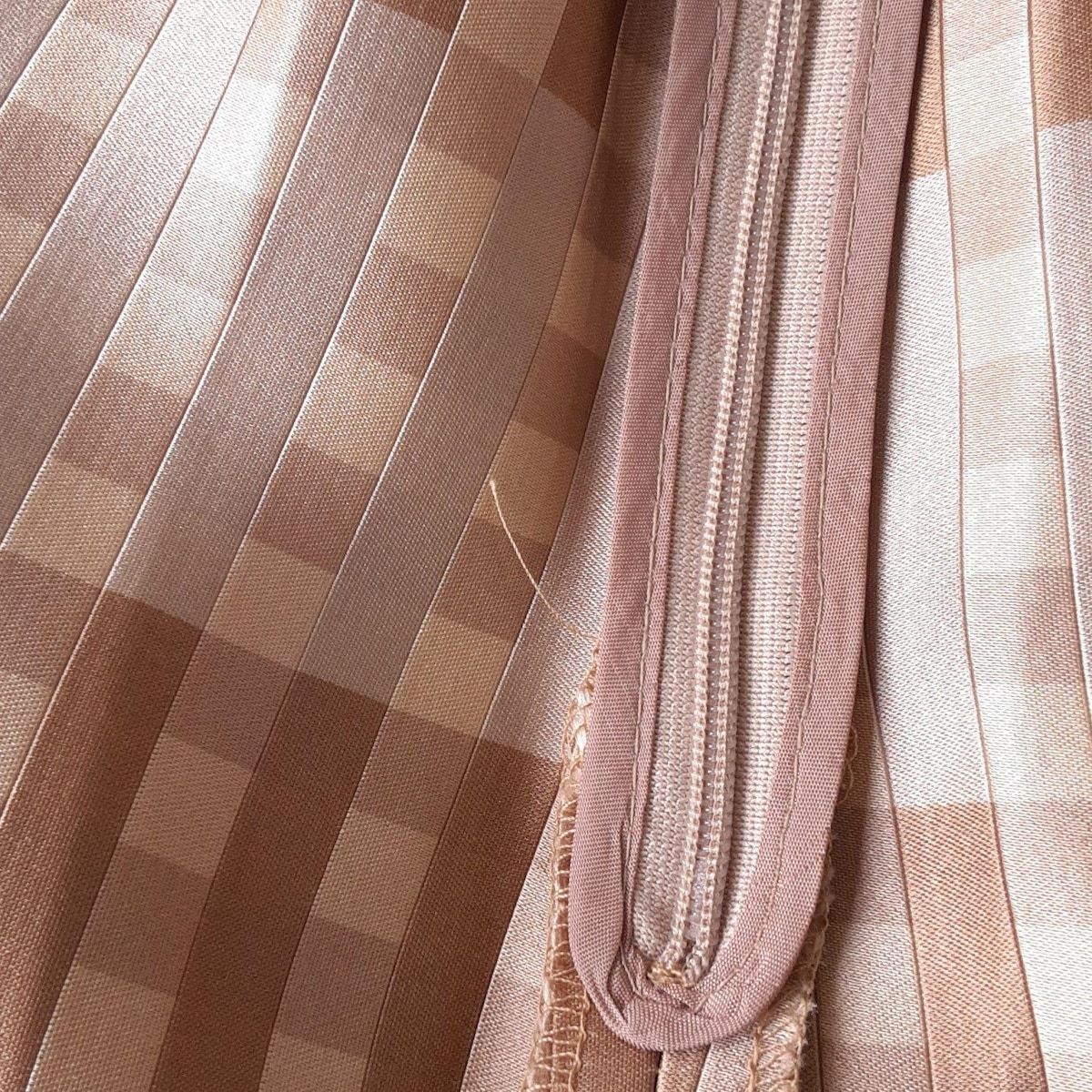 ベージュ×ダークブラウン×グレーベージュ