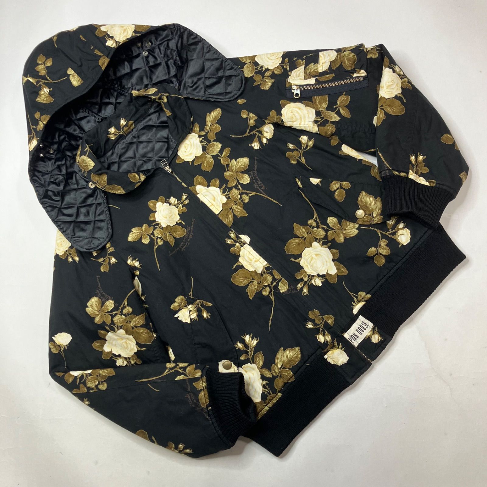ピンクハウス 黒 ホワイトローズ柄 ゼッケン使い ブルゾン
