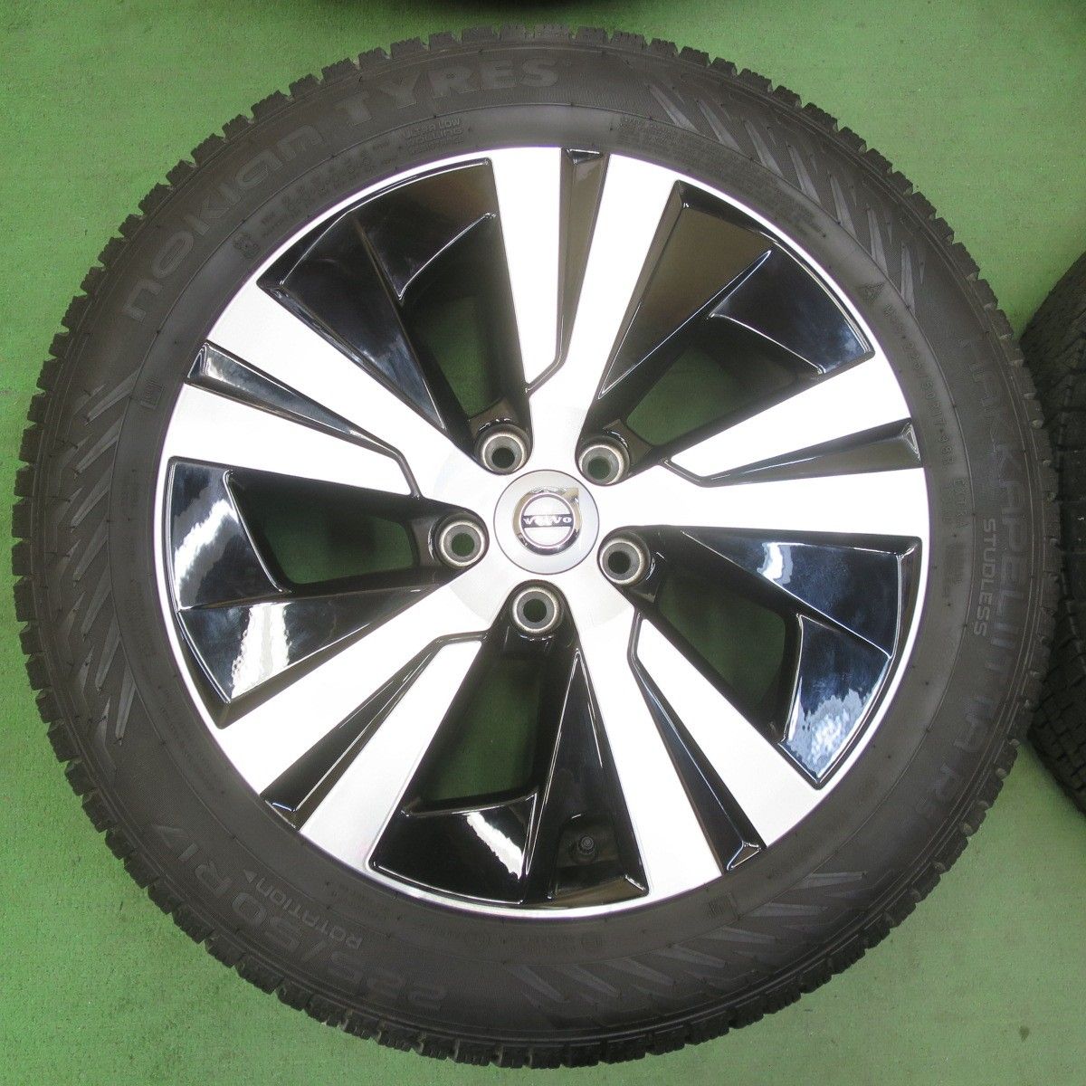 超バリ溝！キレイ！ほぼ10分★スタッドレス 215/60R17 トーヨー ウインタートランパス TX Exceeder HOT STUFF エクシーダー 17インチ★ ラブリオンRS01の値段と価格推移は？｜1件の売買データからラブリオン