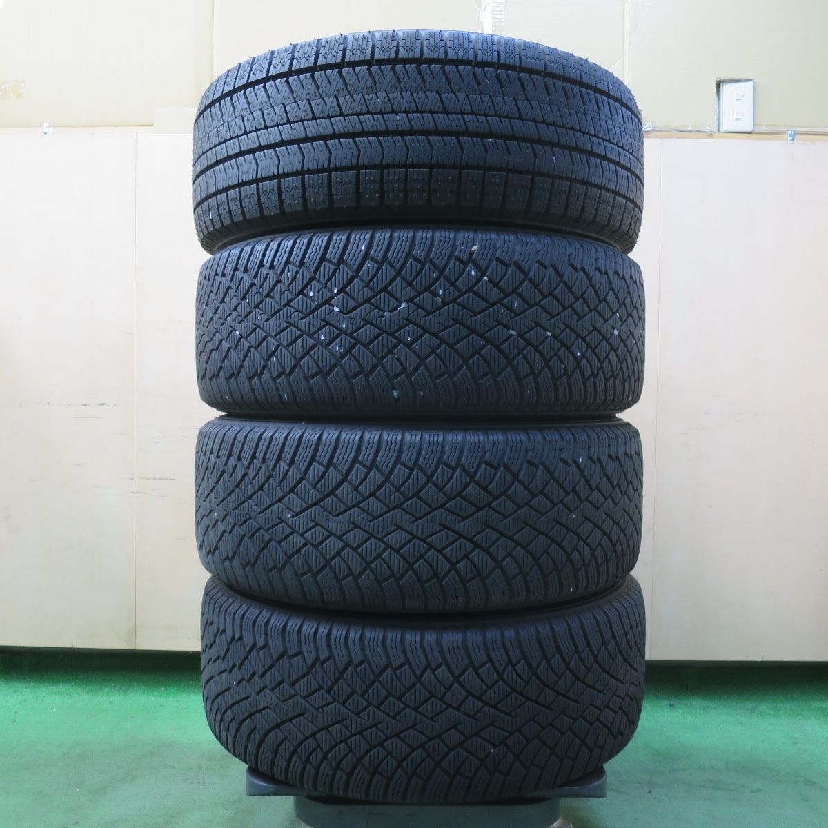 超バリ溝！キレイ！ほぼ10分★スタッドレス 215/60R17 トーヨー ウインタートランパス TX Exceeder HOT STUFF エクシーダー 17インチ★ ラブリオンRS01の値段と価格推移は？｜1件の売買データからラブリオン