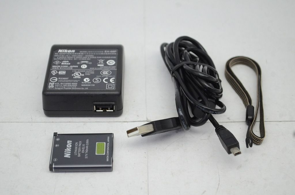 コンパクトデジタルカメラ