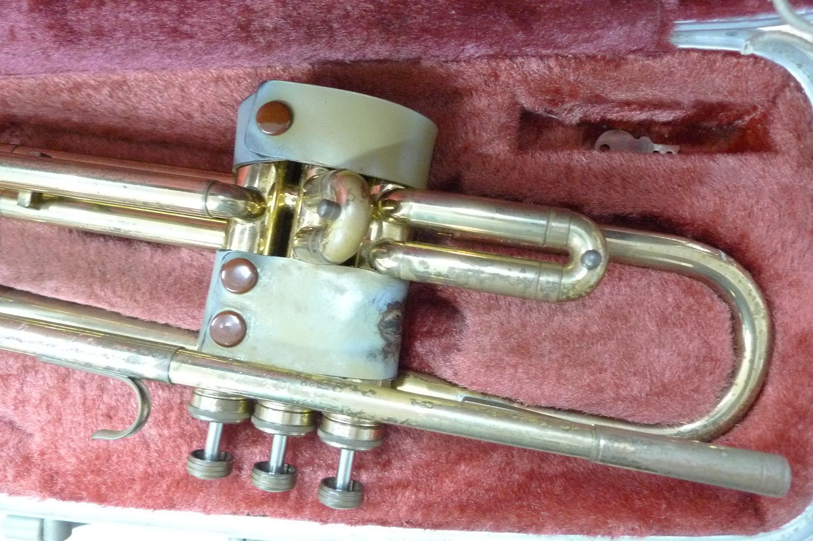 HUTTL ヒュッテル トランペット REGD WESTERN GERMANY ハードケース マウスピース付き 管理p1104