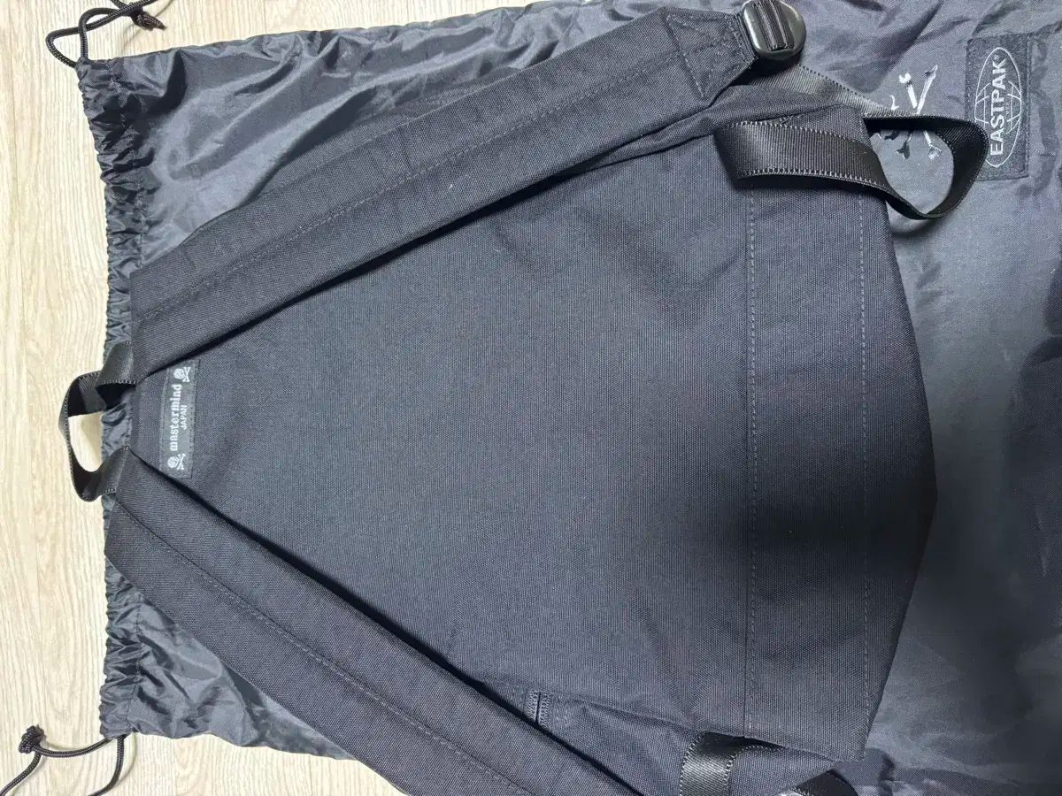 イーストパック x マスターマインド バックパック ブラック WWW_KARIMZIABAT_FR