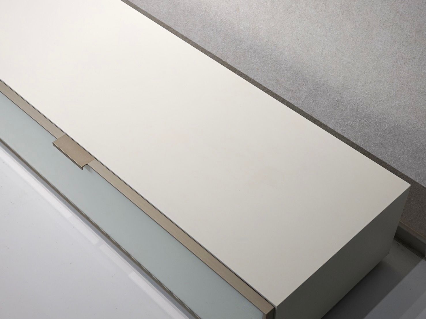 arflex アルフレックス C.C.09 Hi-Fi Board シーシー ハイファイボード テレビボード TVボード ローボード モダン ホテルライク ラグジュアリー MARWIL-DEMENAGEMENTS_CH