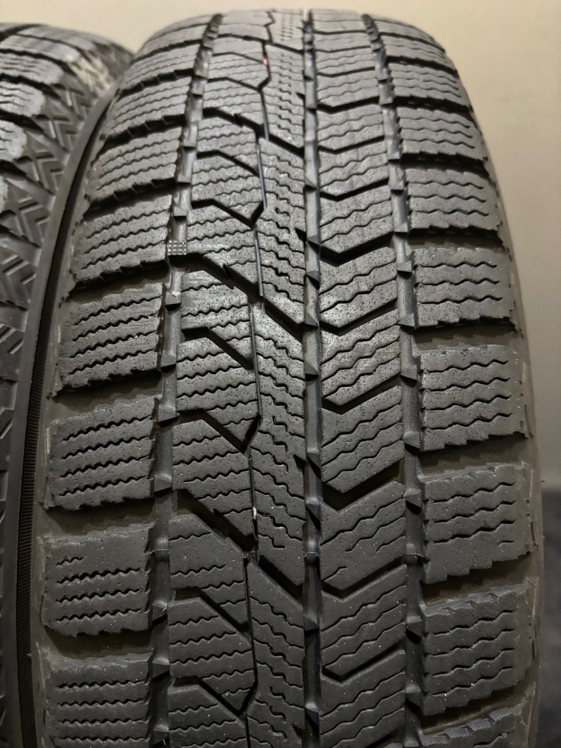 H スタッドレス