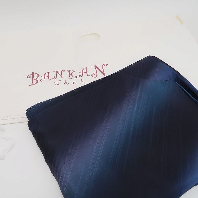 理想郷へと小紋で叶うお洒落自慢”仕付け糸付