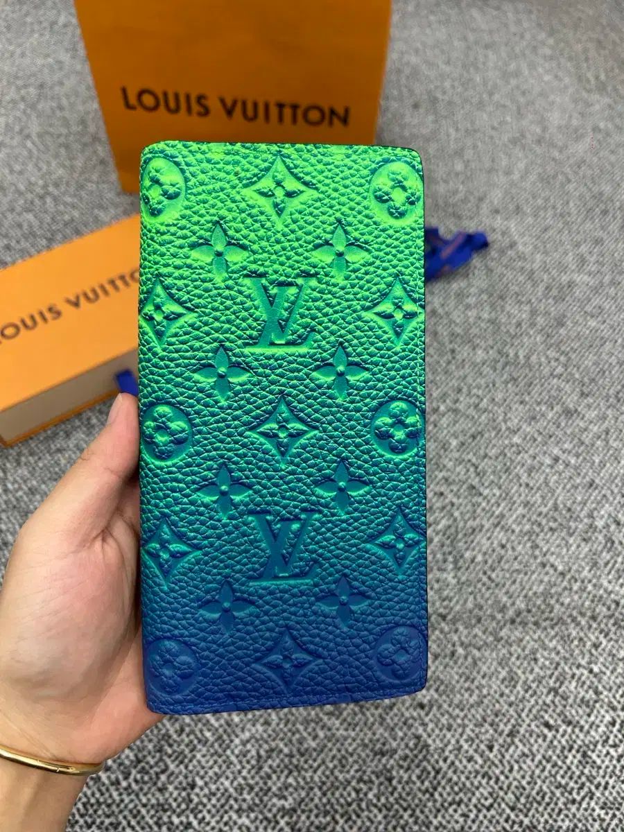 Louis Vuitton ルイヴィトン トリヨン 長財布 グリーン