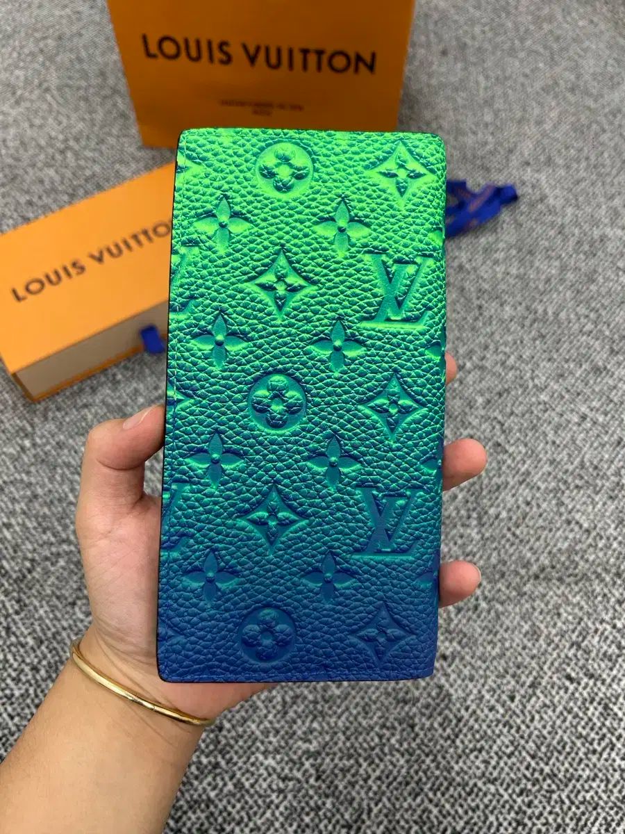 トリヨン 長財布