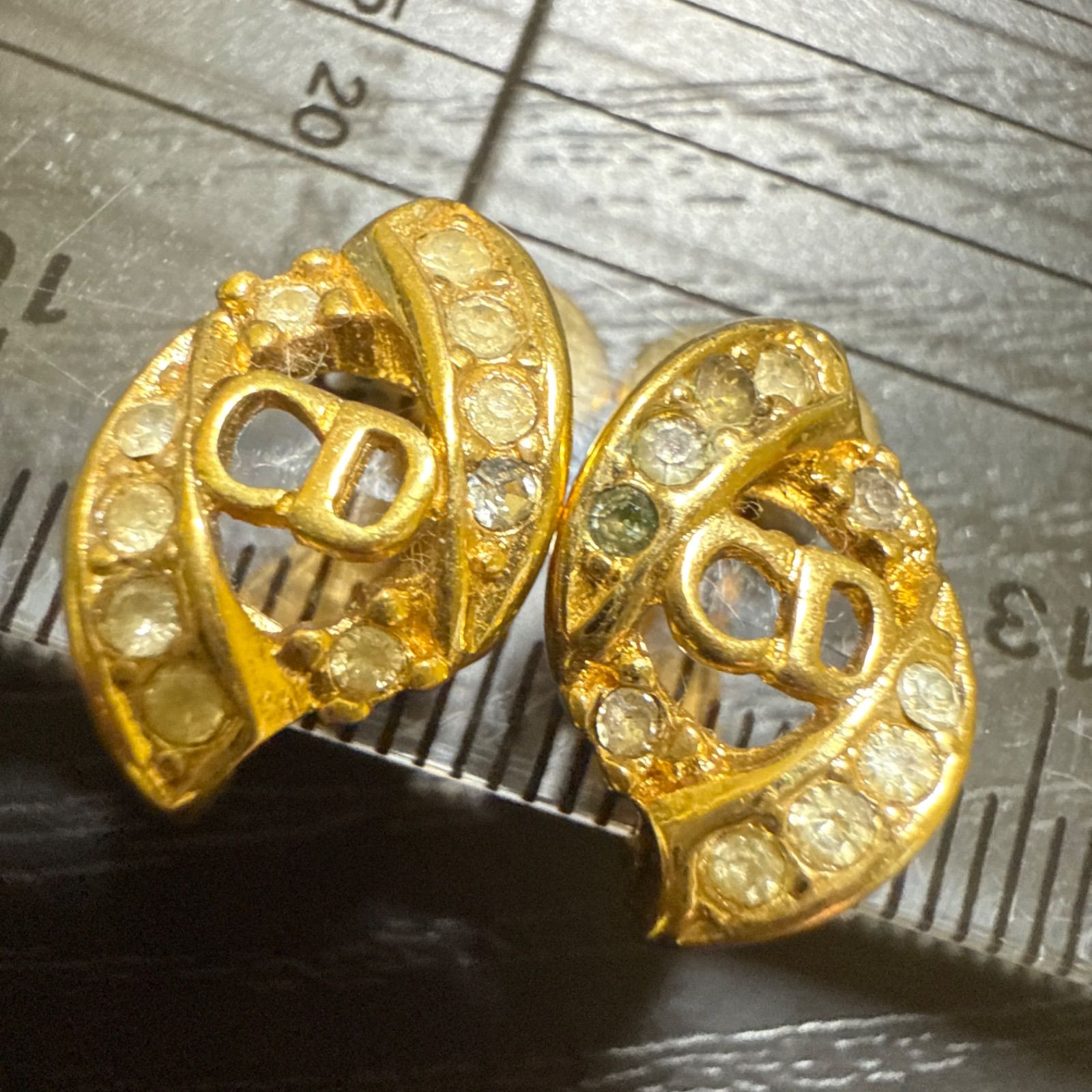 Christian Dior クリスチャンディオール ラインストーン付きCDロゴ