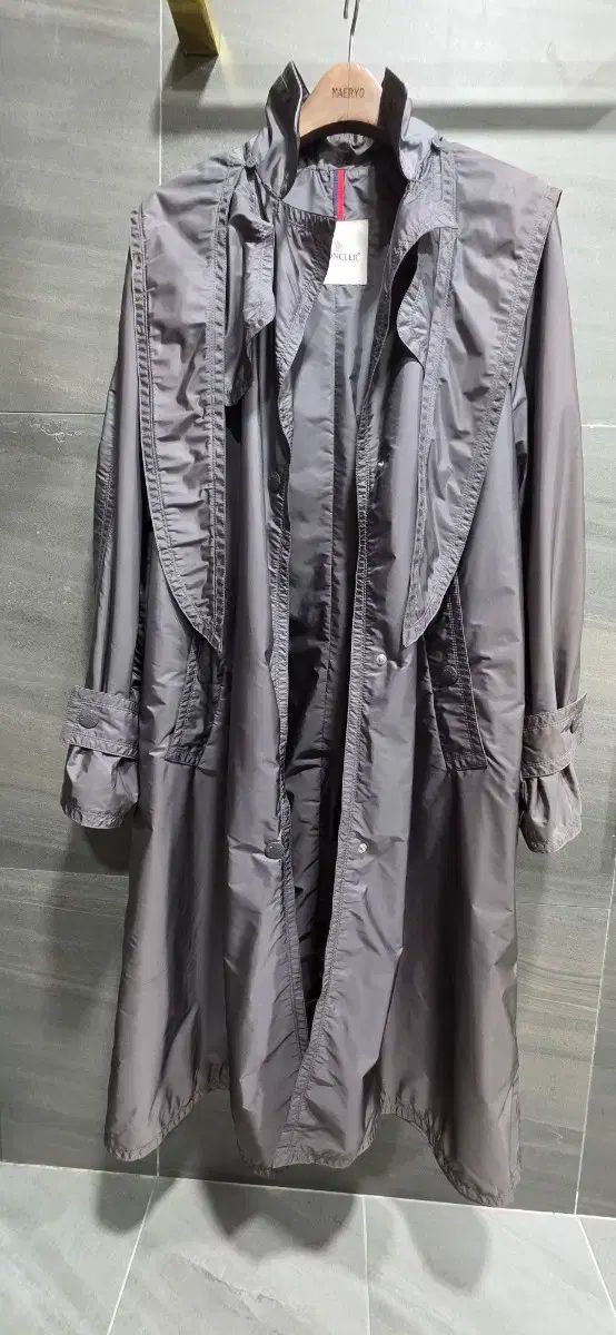 モンクレール ロングウィンドブレーカー兼コート