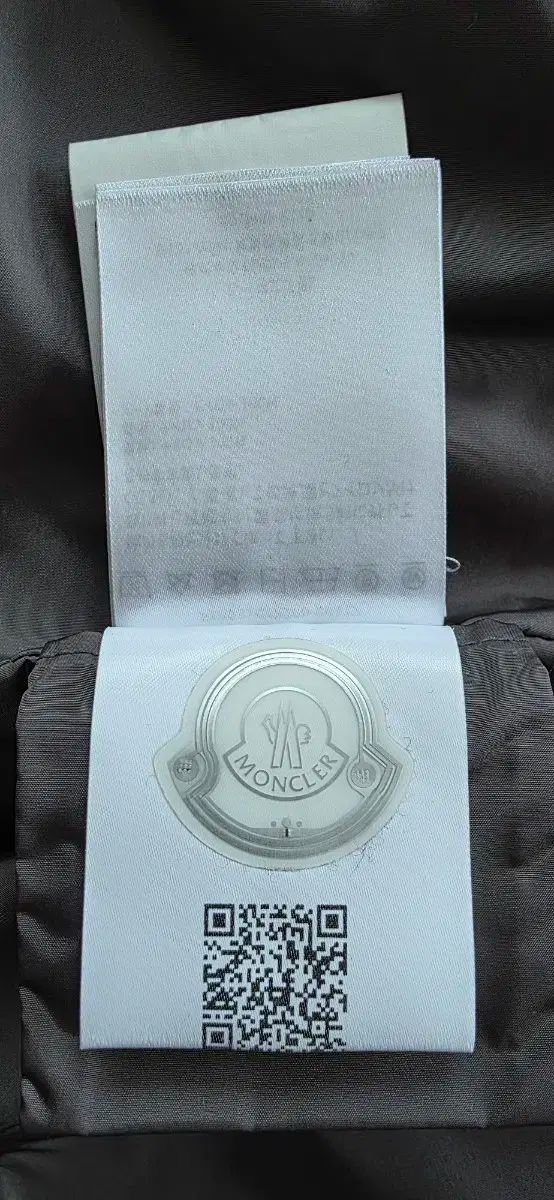 モンクレール ロングウィンドブレーカー兼コート