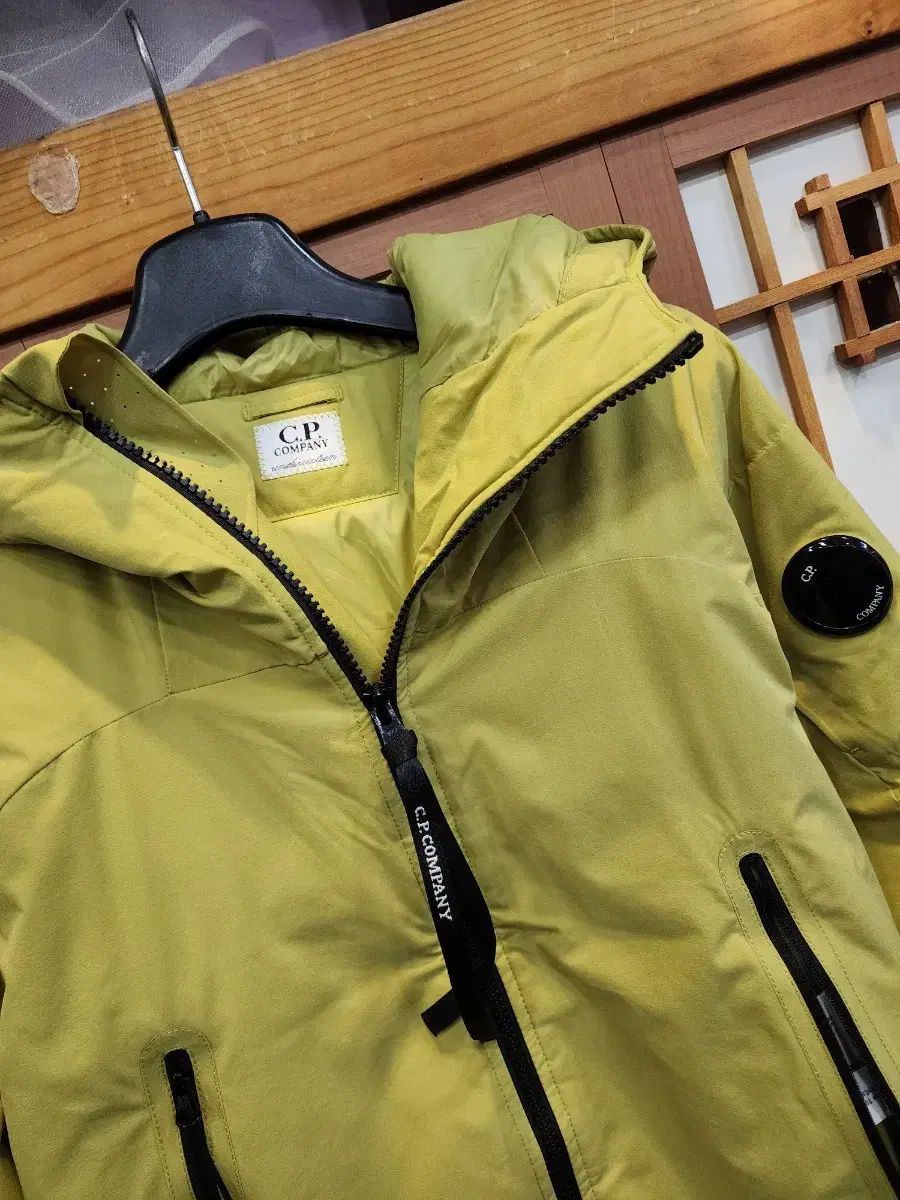 C.P. COMPANY シーピーカンパニー フード付きダウンコート ジュニアダウン 10
