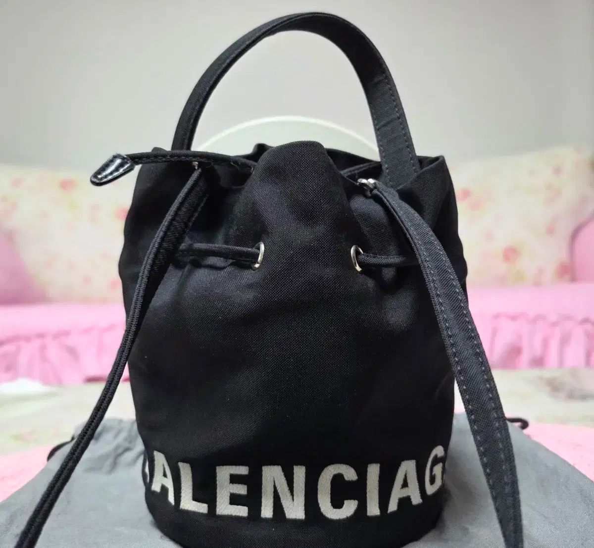 バレンシアガ ブラック バケットバッグ