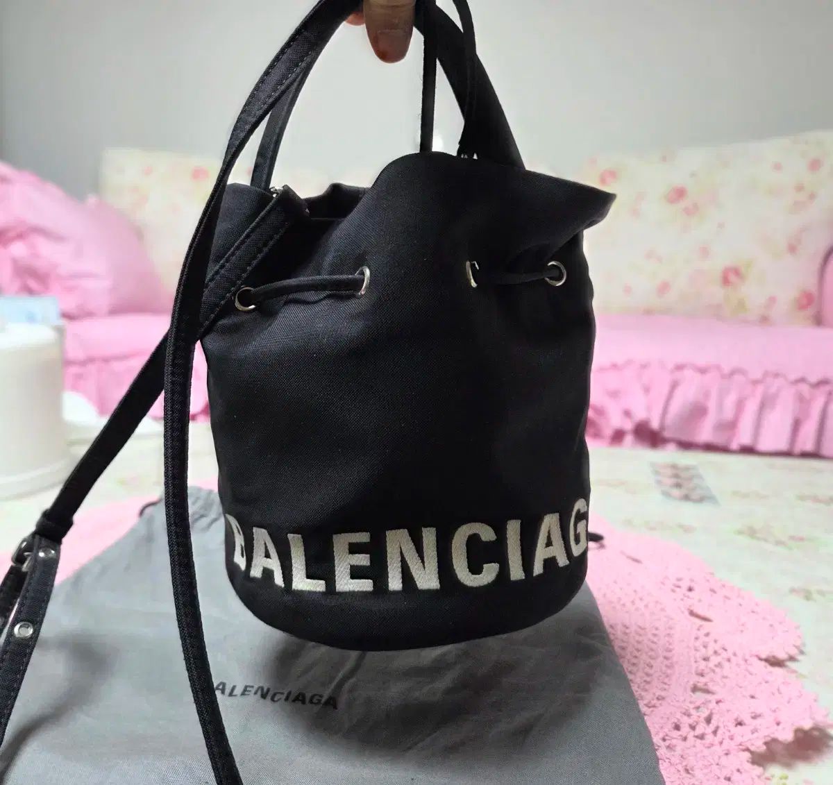 バレンシアガ ブラック バケットバッグ DECORATOM_COM_BR