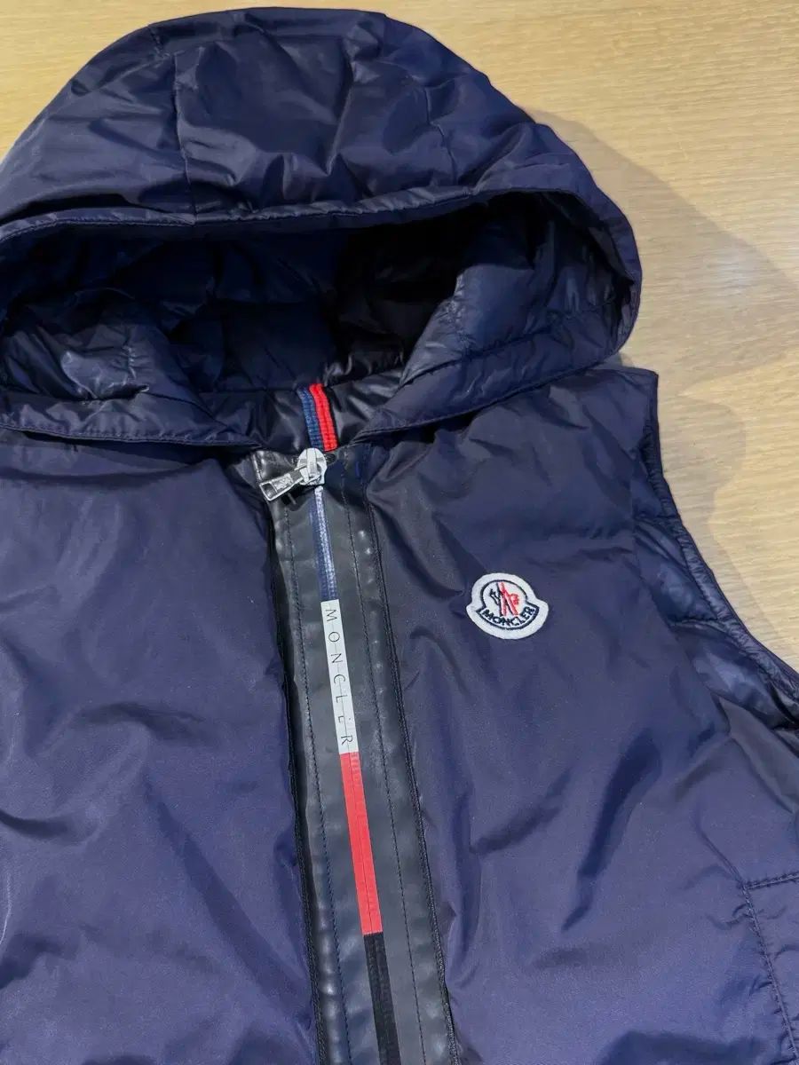 モンクレール キッズ ダウン フーディーベスト 4A ALHAYAT-ATUBIY_COM