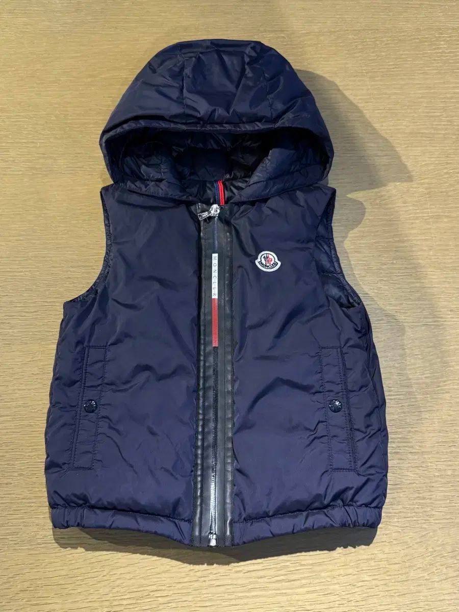 モンクレール キッズ ダウン フーディーベスト 4A