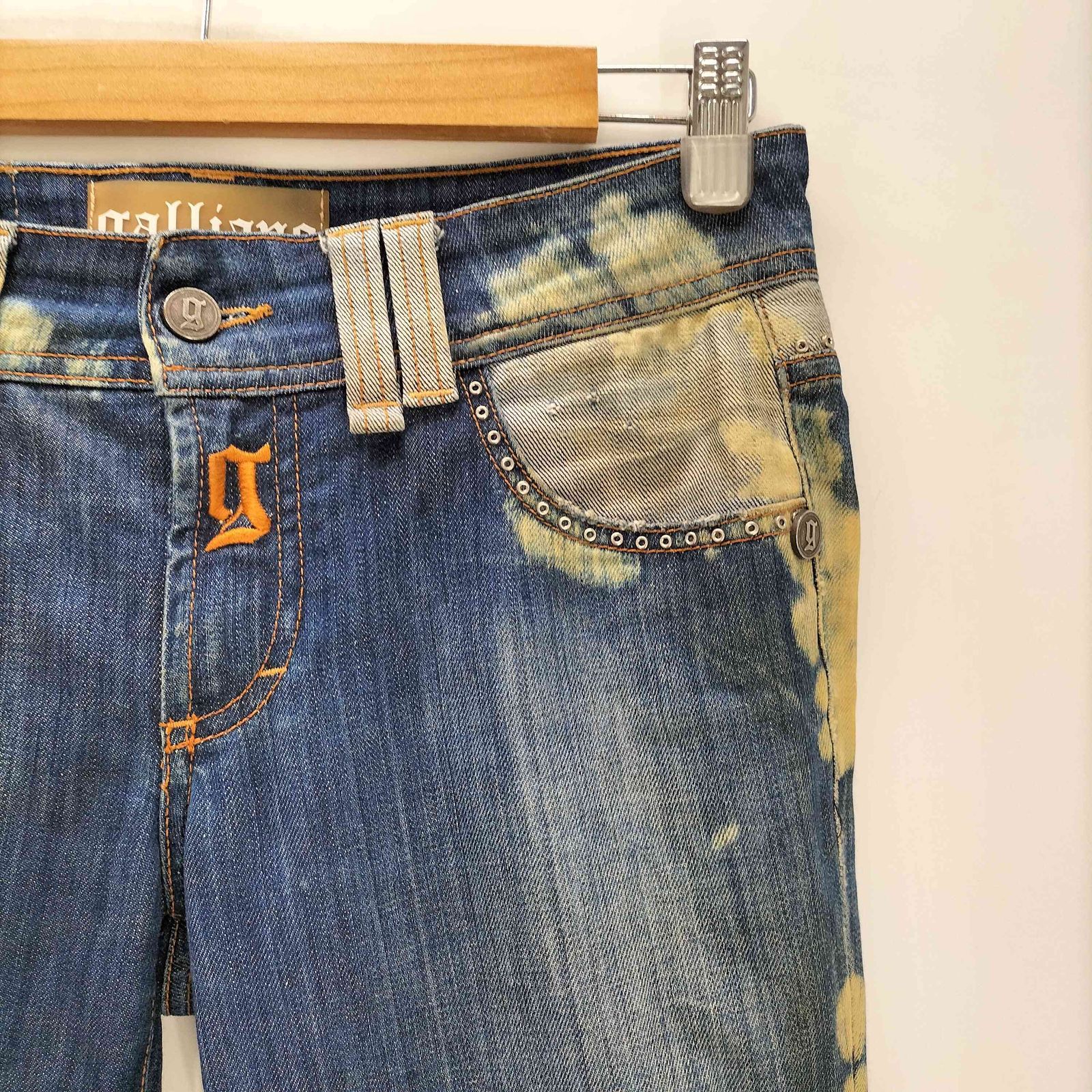 ジョンガリアーノ JOHN GALLIANO fighters club 刺繍 ロゴ スタッズ ブリーチ ローライズ ストレート デニム パンツ 裏地ニュースペーパー柄 メンズ 表記無