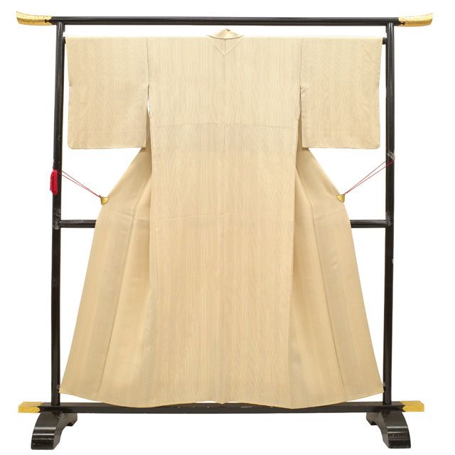 小紋 着物 リサイクル 正絹 袷 淡黄ベージュ 縞 上質 おしゃれ カジュアル 春 秋 冬 着物 仕立て上がり 身丈156 裄丈67 Ｍサイズ みやがわ sb16562