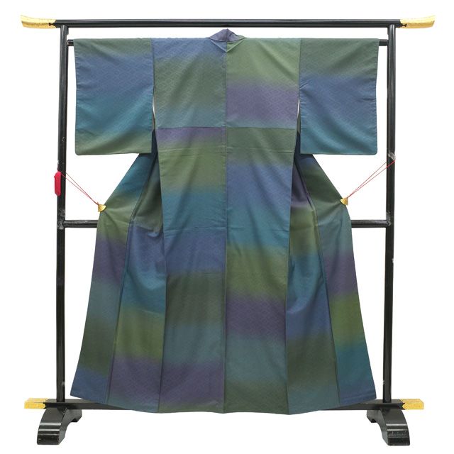 御召 着物 リサイクル 正絹 お召 袷 青 紫 濃抹茶 ぼかし染 小葵文 一つ紋 セミフォーマル 春 秋 冬 御召 着物 共八掛 仕立て上がり 身丈161 裄丈65 Mサイズ みやがわ sb16563