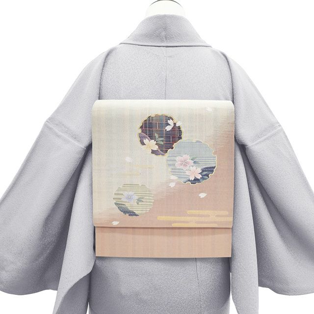 新古品 袋帯 フォーマル 正絹 綴れ織 綴れ 京都 西陣 金銀糸 すかし織 灰桜色 白ベージュ 織り分け地 雪輪 桜 霞 やまと扱い 春 秋 冬 袋帯 仕立て上がり みやがわ sb54701