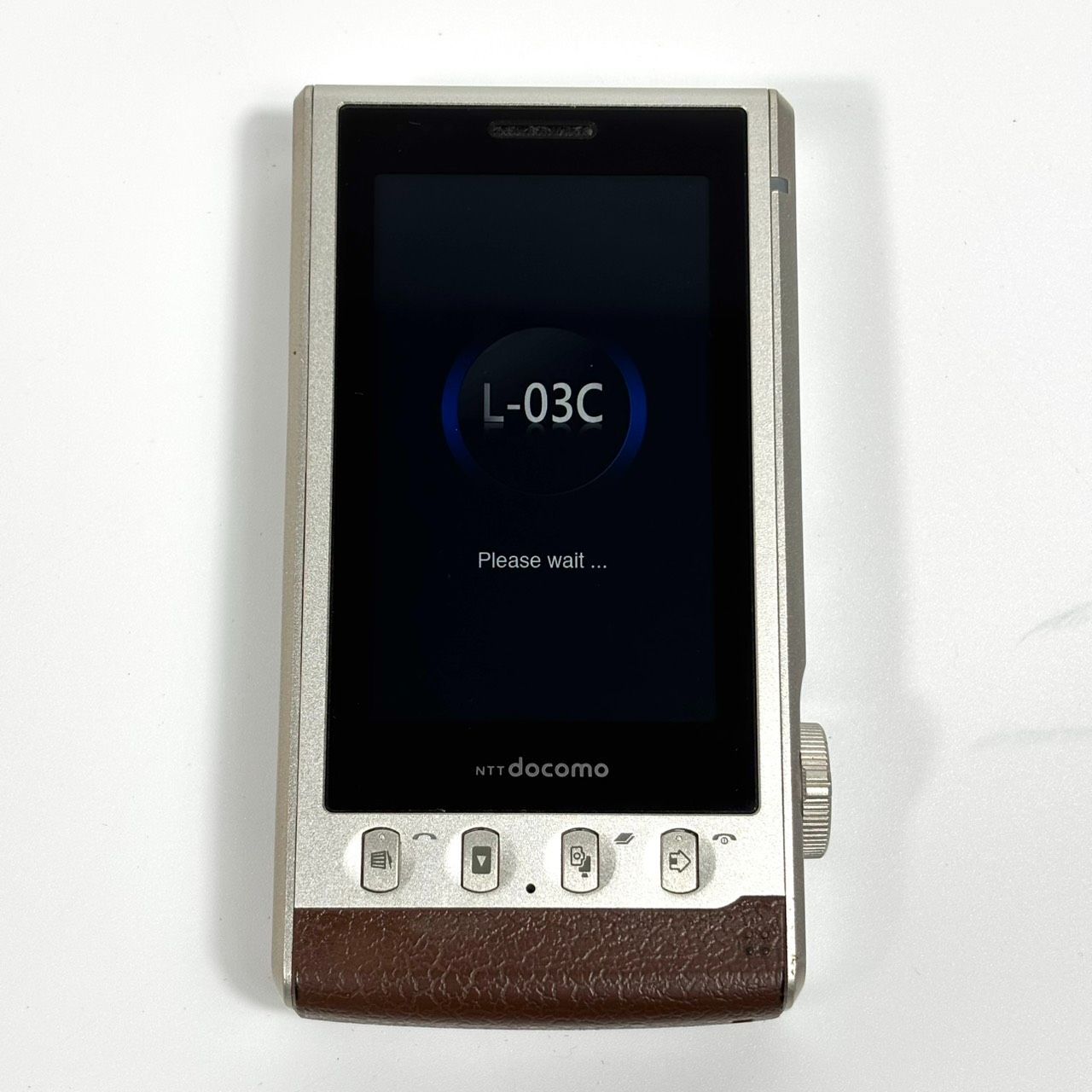 ドコモ　L-03C カメラ型　ケータイ電話 通話できるデジカメ” ドコモの携帯電話『L-03C』は1月28日発売へ