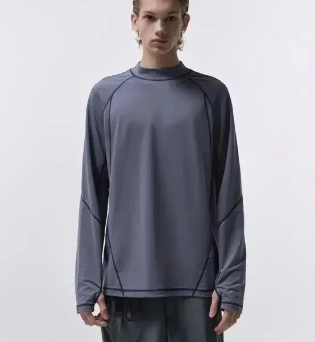 クラウディ ブルー