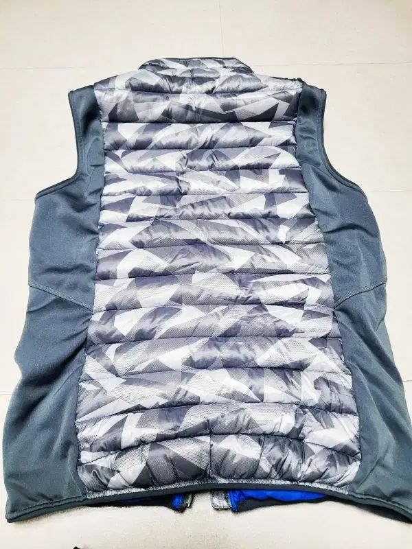 グースダウンベスト