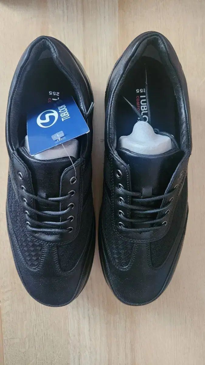 チューブROCKコンフォートシューズ 255mm