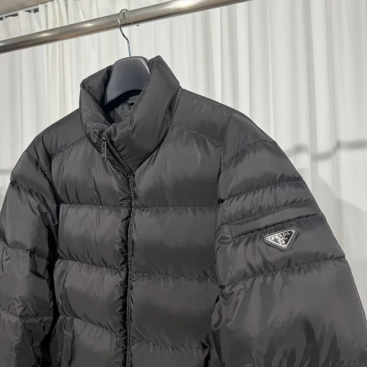 56 PRADA プラダ 三角ロゴ リナイロン ダウン SGY091