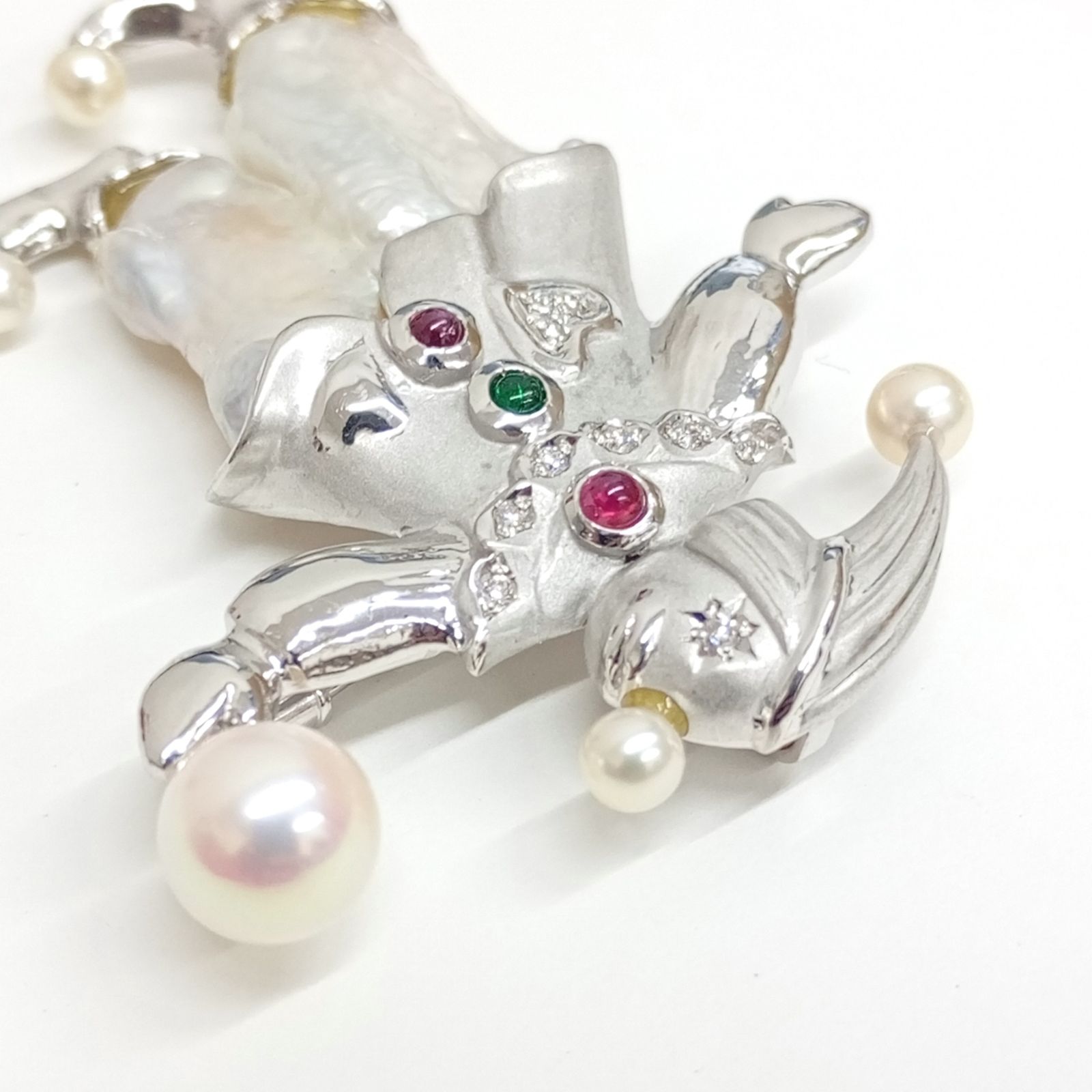 ブローチ トップ