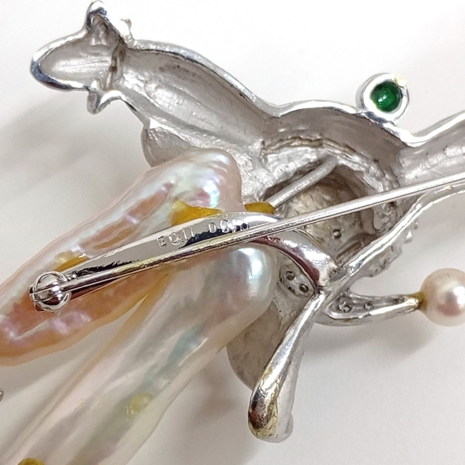 エメラルド0.11ct パールct不明