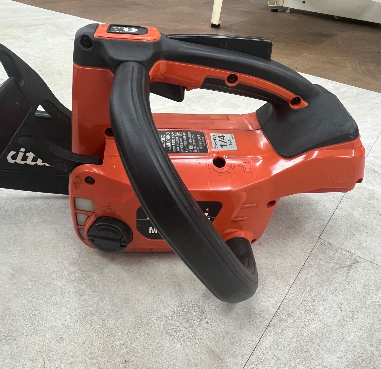 動作 済み makita マキタ 200mm充電式チェンソー 18V MUC204D 0893