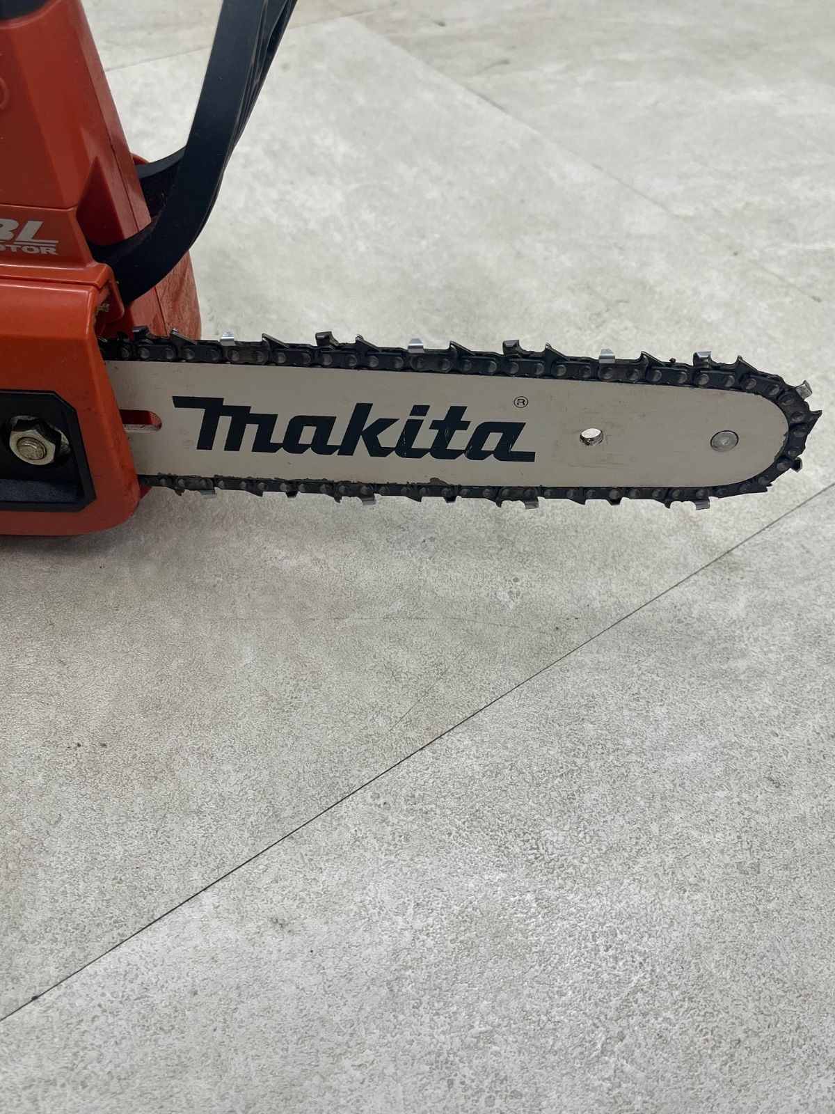 200mm充電式チェンソー 18V