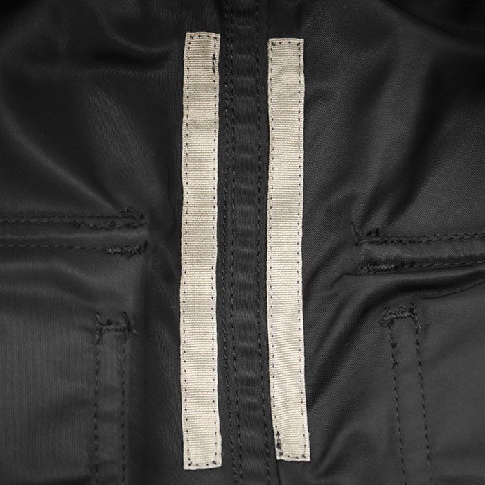 チャコールブラック